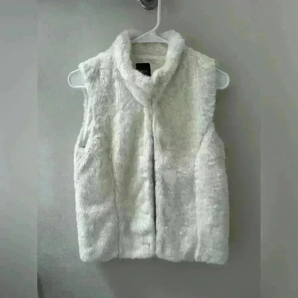 Girls gap kids xxl white furry vest - Picture 1 of 7